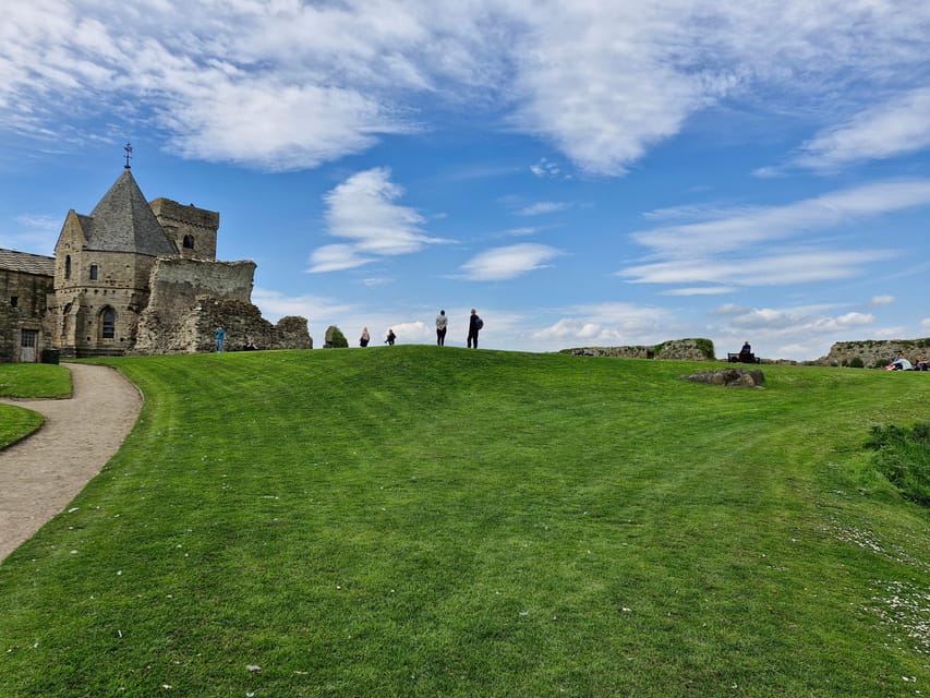 Queensferry: Sightseeing Cruise to Inchcolm Island - Watching for seals, dolphins, and puffins