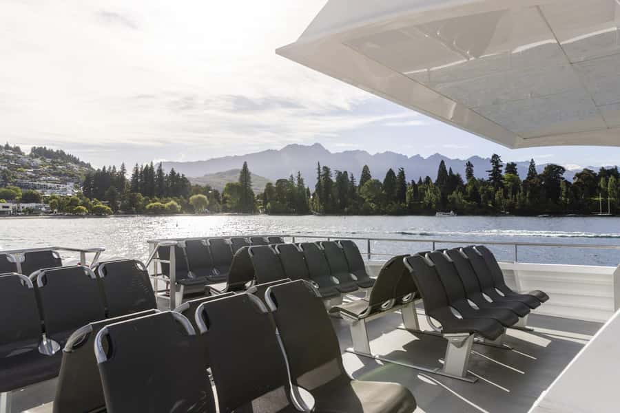 Queenstown: Lake Whakatipu Boat Trip - The First Views Across Lake Whakatipu