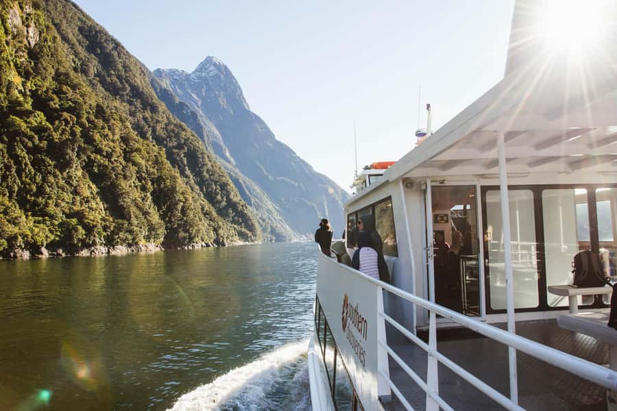 Queenstown: Milford Sound Flight and Cruise - Mount Aspiring National Park and the glacier country