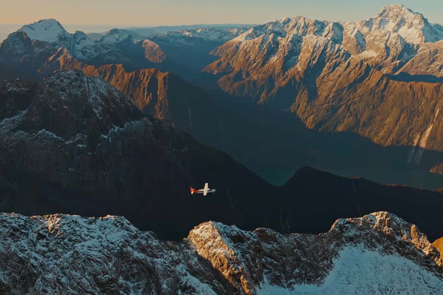 Queenstown: Milford Sound Flight and Cruise - The 1-hour-45-minute cruise through Milford Sound