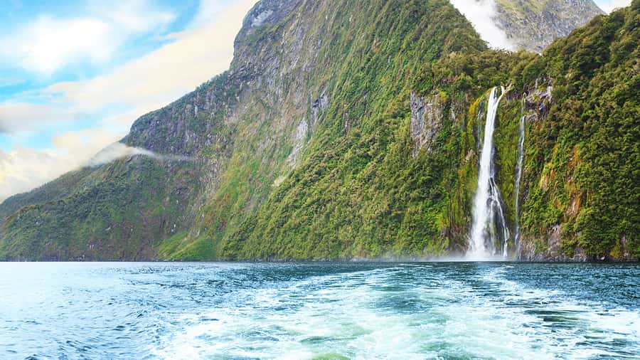 Queenstown: Milford Sound Small-Group Tour w Cruise & Lunch - Eglinton Valley shows Fiordland at its broadest