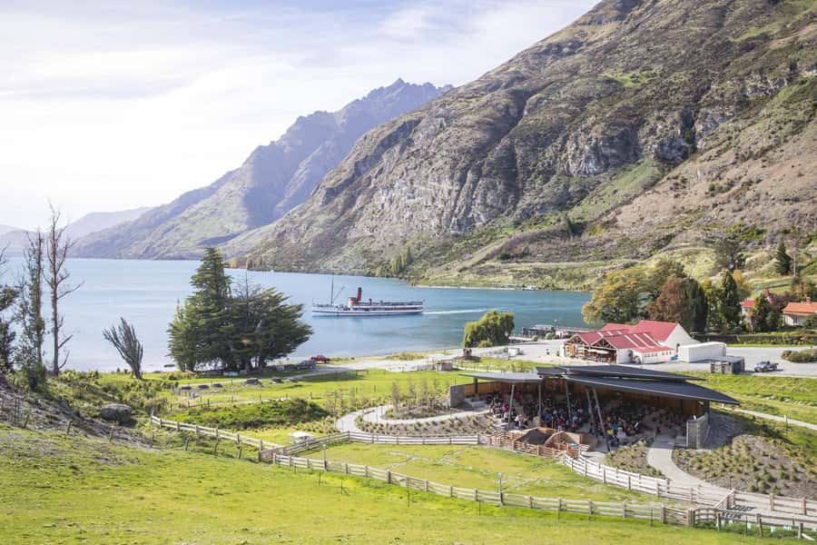 Queenstown: Queenstown Lake Cruise and Walter Peak Farm Tour - Choosing the Earnslaw or Spirit of Queenstown