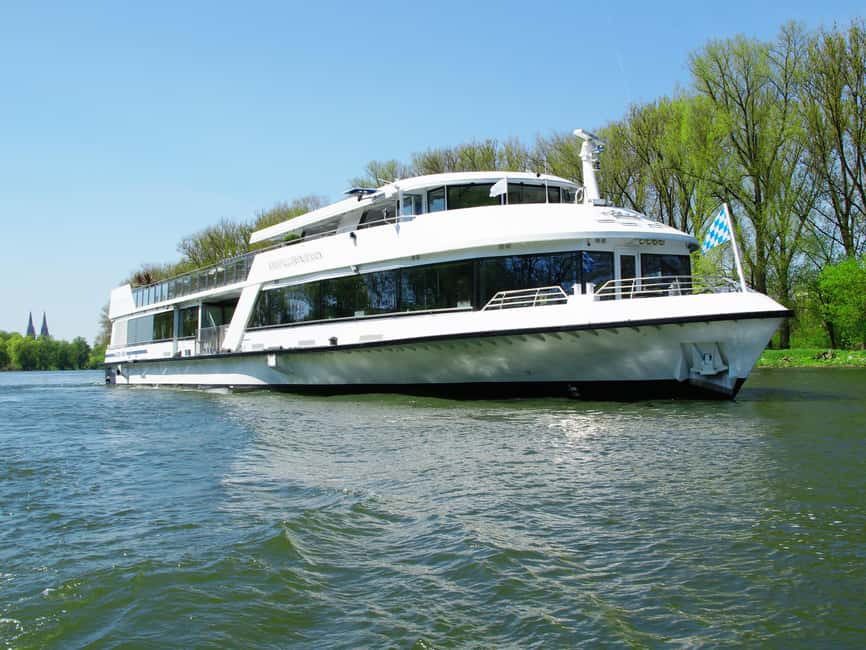 Regensburg: Sightseeing Boat Tour to Walhalla - A glittering departure from Regensburg