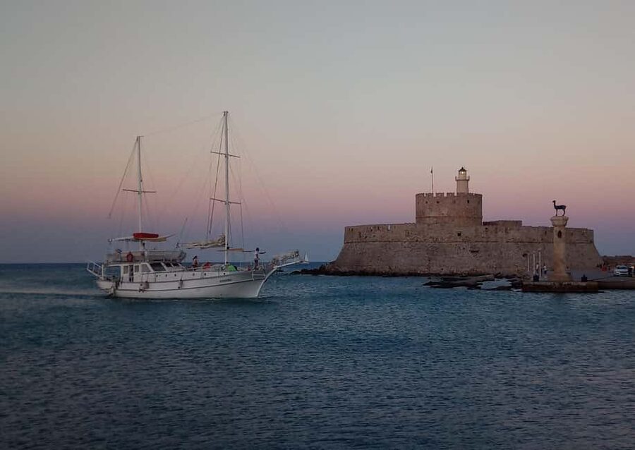 Rhodes: Sunset Cruise with Open Bar, Dinner, & Live Music - Who should book this Rhodes cruise?