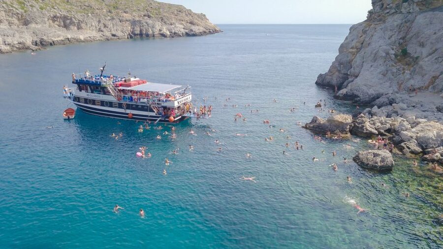 Rhodes Town: Scenic Cruise to Lindos with Swim Stops - Finding Your Best Seat on a 280-Passenger Boat