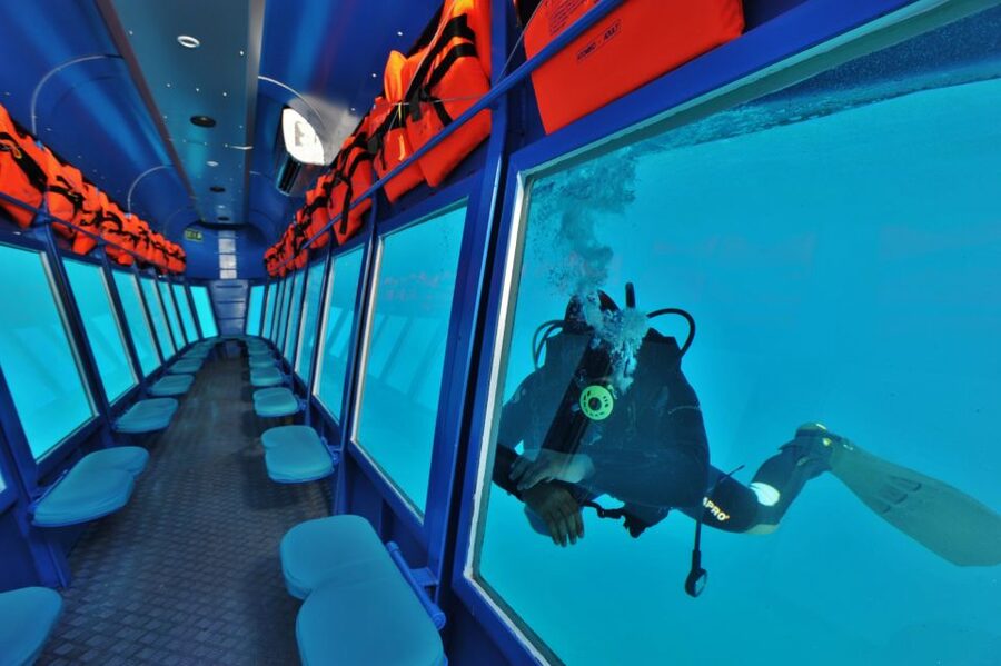 Rhodes Town: Yellow Submarine Cruise with Underwater Views - The fish-feeding show with the scuba diver