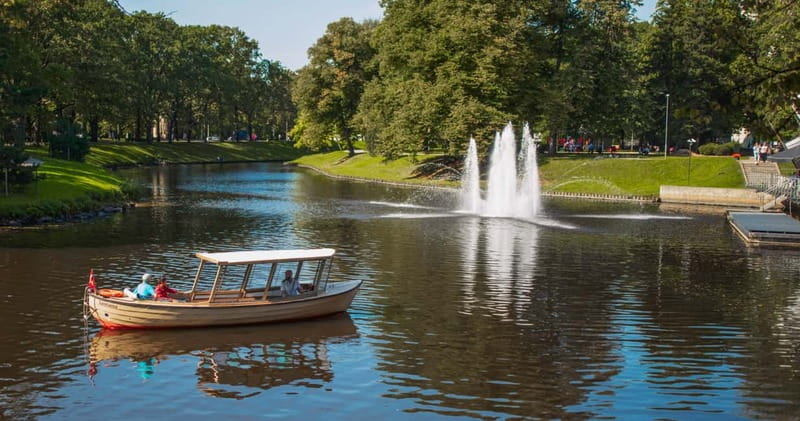 Riga: Canal Boat Sightseeing Tour With Audio guide - Key points to know before you go
