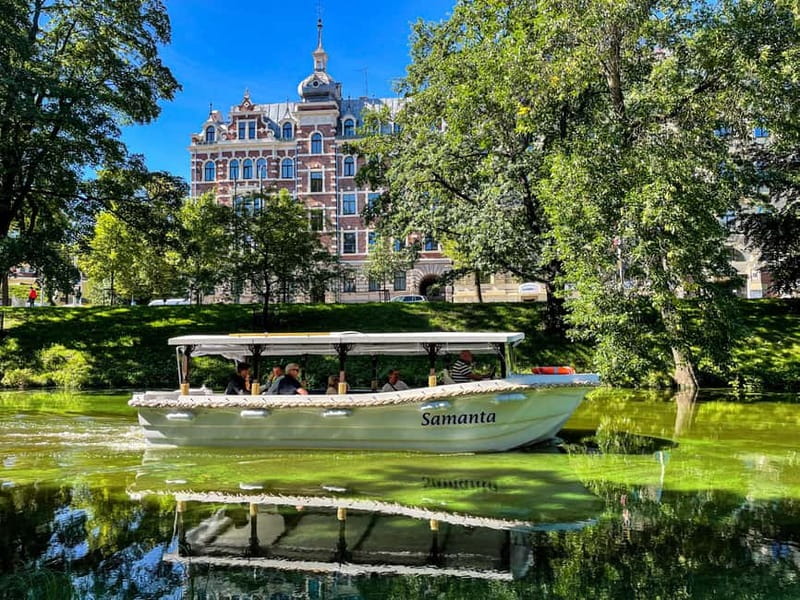 Riga: Canal Boat Sightseeing Tour With Audio guide - Old Town, Riga Castle, and Vanšu Bridge