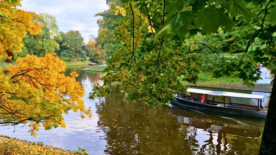 Riga: Canal Boat Tour with Drink & Old Town Audio Tour - Key points to know before you go