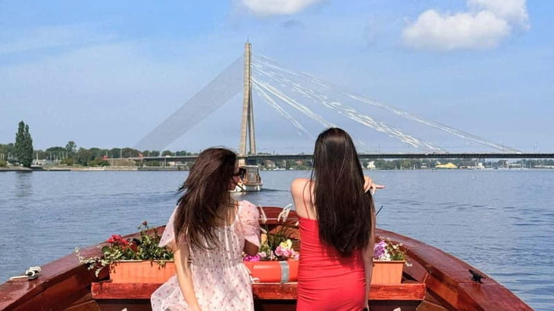 Riga: Canal Boat Tour with Welcome Drink & Audio Guide - Who will get the most from this $9 experience
