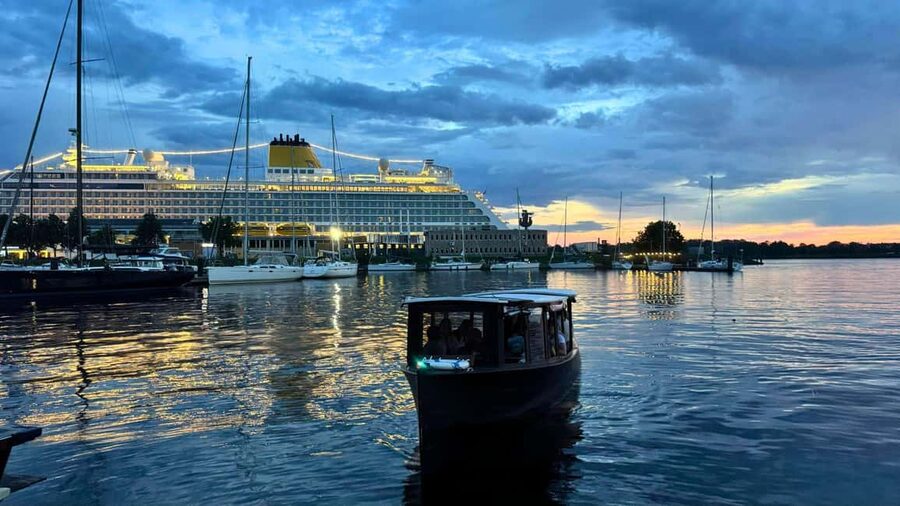 Riga Combo: Boat Tour & Old Town Electrobus Tour - Choosing between afternoon light and sunset