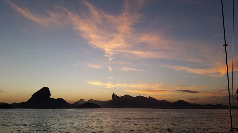 Rio de Janeiro: Guanabara Bay Sunset Sailing Tour & Drinks - Why Guanabara Bay is the right place for a Rio sunset