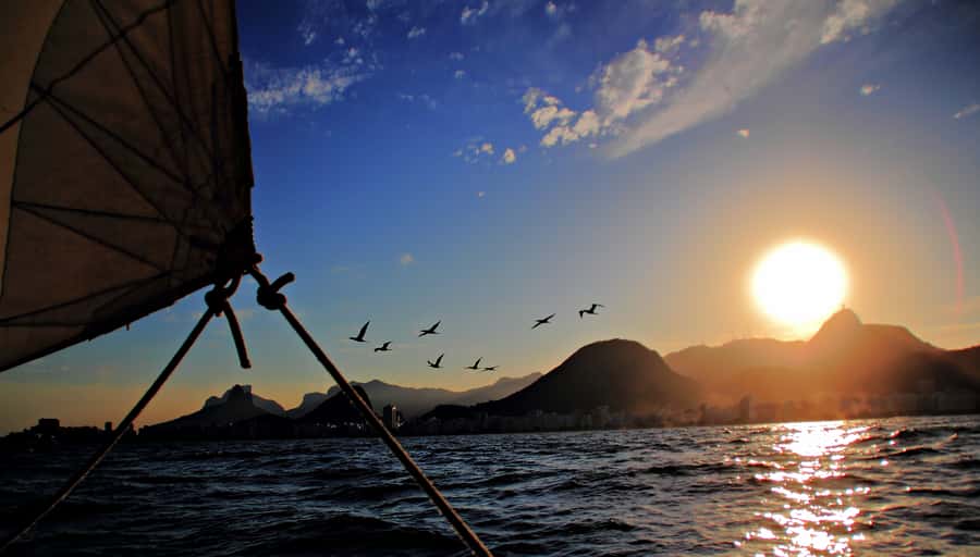 Rio de Janeiro: Guanabara Bay Sunset Sailing Tour & Drinks - Seeing Christ the Redeemer from the bay