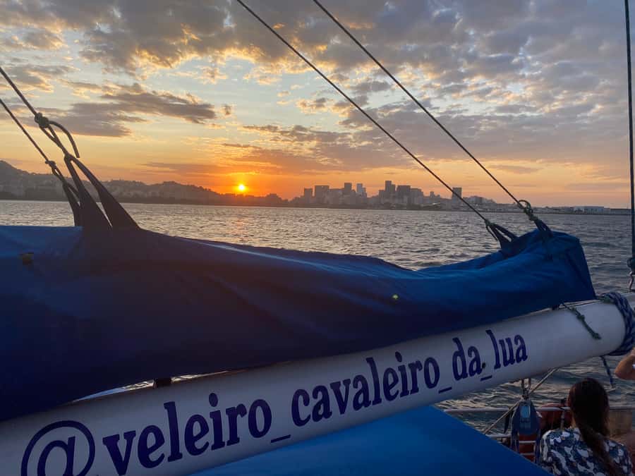 Rio de Janeiro: Sunset Sailboat Tour with Open Bar - What to Bring and What to Expect