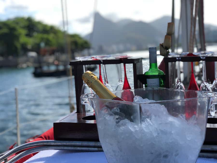 Rio de Janeiro: Sunset Sailing Tour - Meeting details and cancellation flexibility