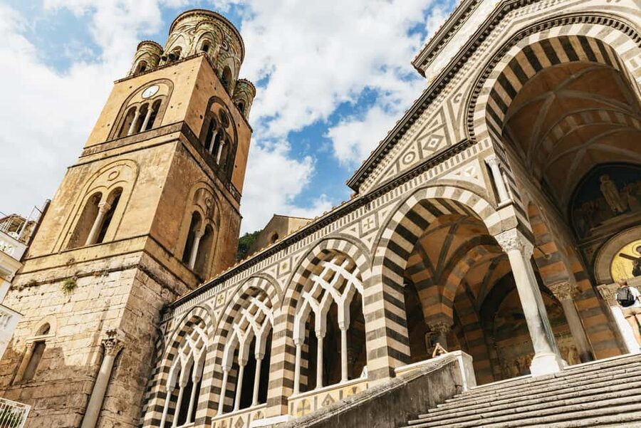 Rome: Amalfi Coast & Positano Day Trip with Coastal Cruise - The role of the guide
