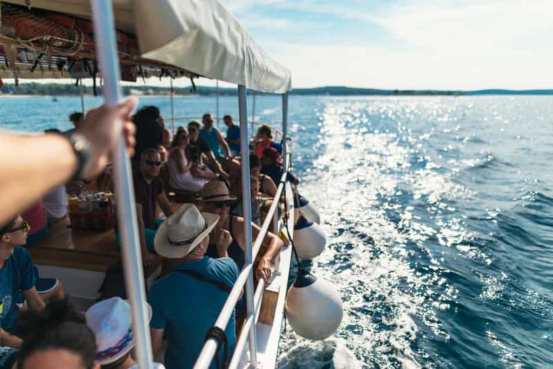 Rovinj: Sunset Cruise with Swim Stop, Drinks, and Fruits - Finding the Stupica boat at Villas Rubin