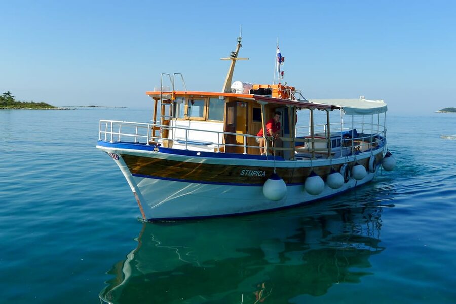Rovinj: Sunset Cruise with Swim Stop, Drinks, and Fruits - Sunset over the islands and old Rovinj