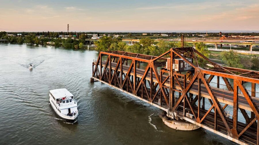 Sacramento: City Cruises River Cruise with History Guide - Passing the I Street Bridge