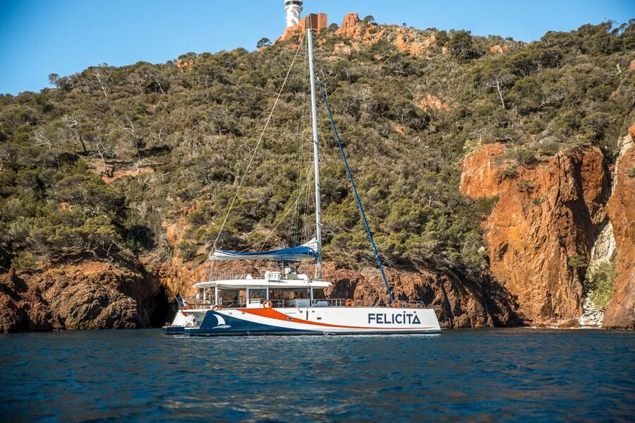 Saint-Raphaël: Golden Island Afternoon Cruise with Drinks - How the group size affects the experience