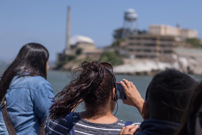 San Francisco: Golden Gate Bay Cruise (60 Minutes) - Sailing beneath the Golden Gate Bridge
