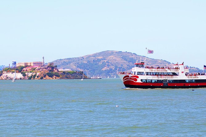 San Francisco: Golden Gate Bay Cruise (60 Minutes) - Narration, crew, and group size