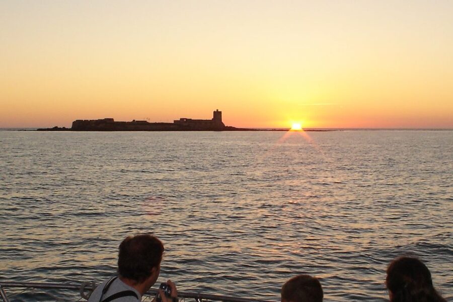 Sancti Petri: Sunset Catamaran Cruise - What the catamaran format means for you