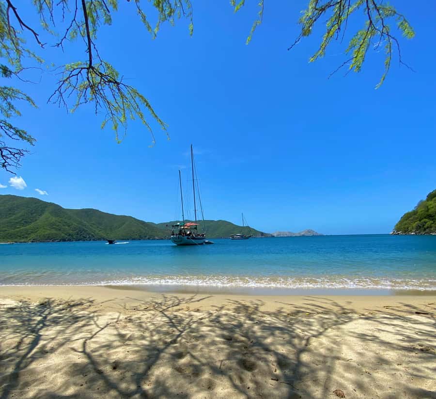 Santa Marta: Sailboat day tour to Tayrona Park - Arriving at Bahía Concha around 11:30 a.m.