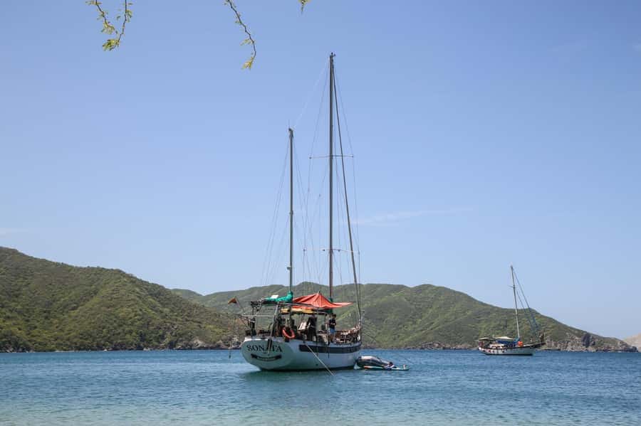 Santa Marta: Sailboat day tour to Tayrona Park - Swimming, snorkeling, and paddleboards