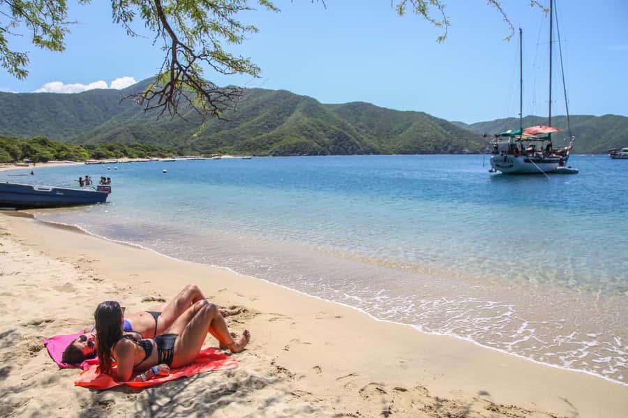 Santa Marta: Sailboat day tour to Tayrona Park - Sailing home toward Santa Marta