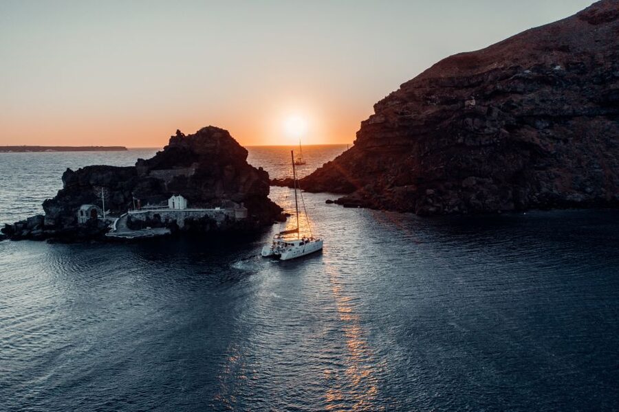 Santorini: Catamaran Caldera Cruise with Meal and Drinks - Red Beach, White Beach, and Mesa Pigadia