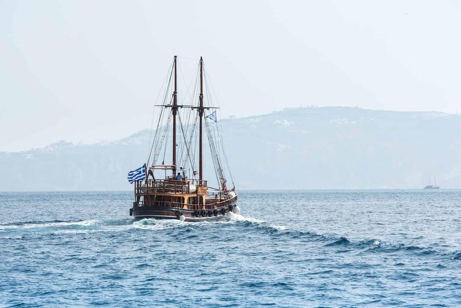 Santorini Port: 3 Hour Cruise to Volcano and Hot Springs - From Fira Old Port into the Santorini caldera
