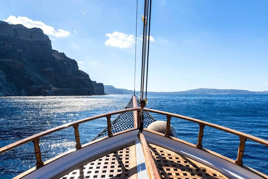 Santorini Port: 3 Hour Cruise to Volcano and Hot Springs - Crowds, comfort, and timing