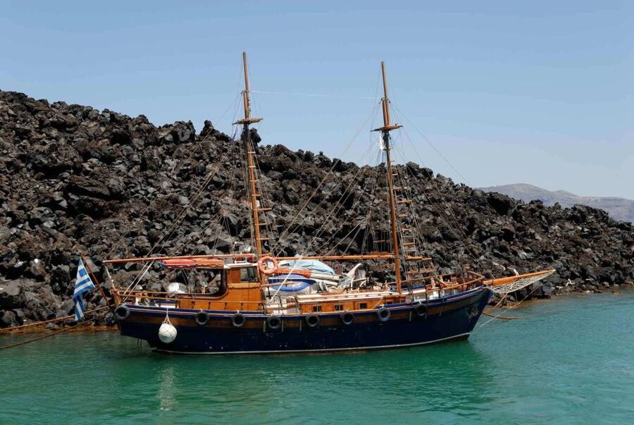 Santorini: Thirassia Islands and Volcano Guided Cruise - Cruising the Caldera on the King Thiras