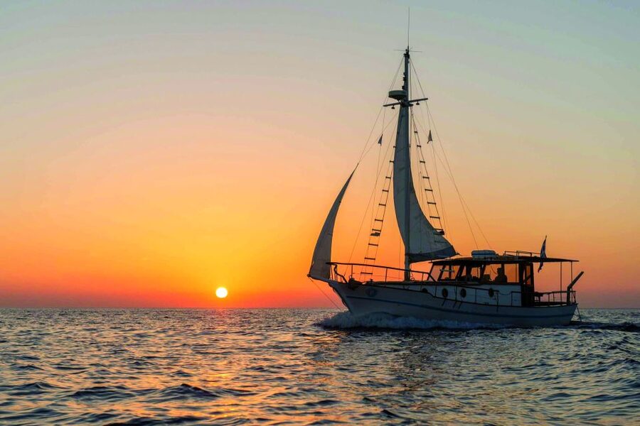Santorini: Traditional Wooden Boat Tour with Meal and Wine - What the $94 price really covers