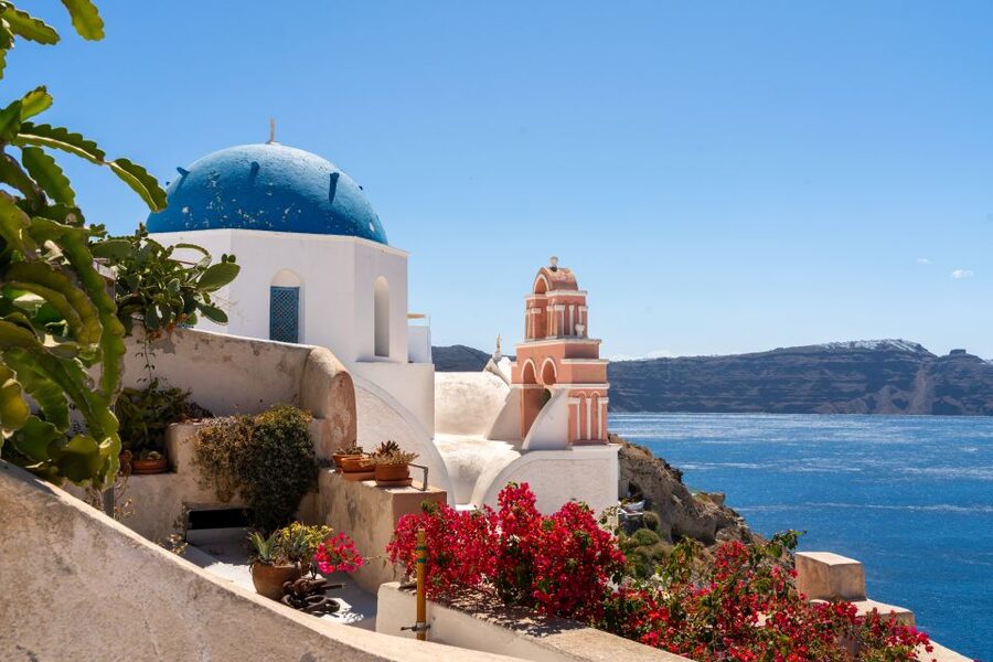 Santorini: Volcanic Islands Cruise with Hot Springs Visit - A second swim and lunch near Thirassia
