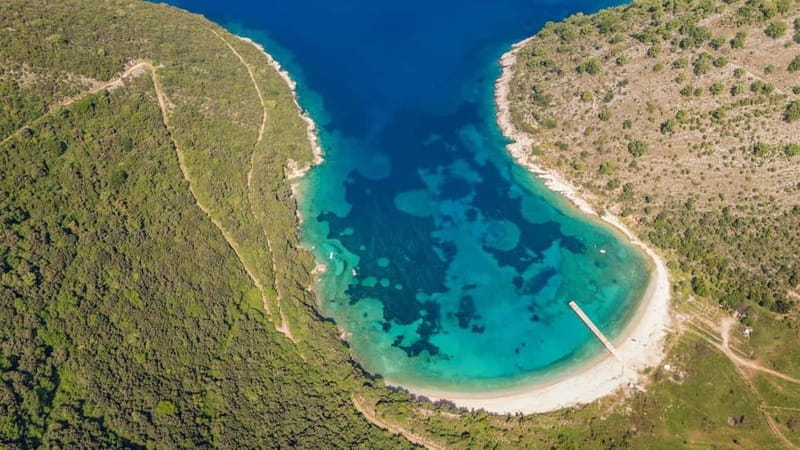 Saranda: Boat Tour to 7 Destinations with Beach Umbrella - The guides can shape the day