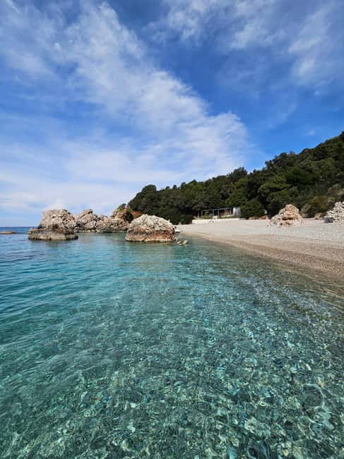 Sarandë: Boat Tour to Kroreza with Snorkel and free Umbrella - Kakome Bay and its quiet water