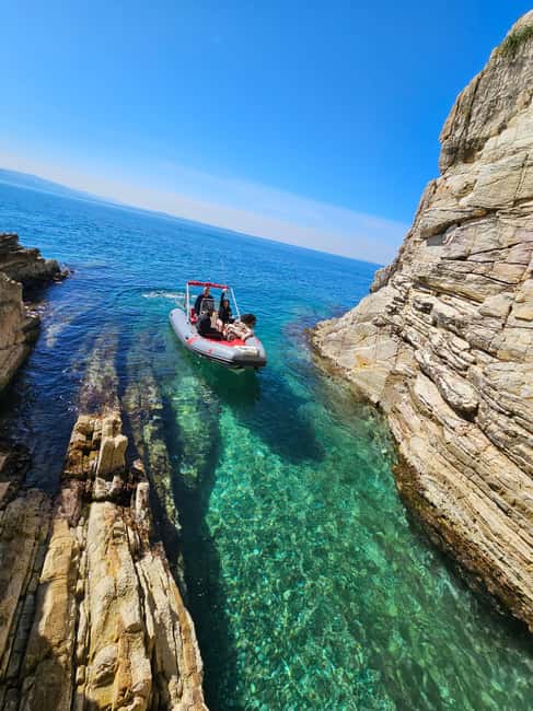 Sarandë: Boat Tour to Kroreza with Snorkel and free Umbrella - Turtle Cave and Secret Beach