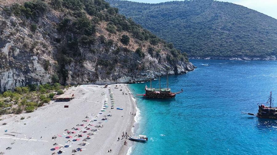 Sarandë: Boat Tour Turtle Cave Kakome & Krorez Snorkeling - The guides, music, and small-boat atmosphere