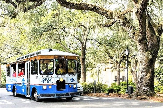 Savannah Land & Sea Combo: City Sightseeing Trolley Tour with Riverboat Cruise - Forsyth Park and Savannah’s grand central spaces