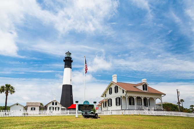 Savannah to Tybee Island with Dolphin Cruise - The dolphin cruise and Tybee’s waterways