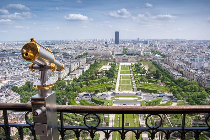 Seine Dinner Cruise, Eiffel Tower Access and Moulin Rouge Show - The coach ride to Montmartre