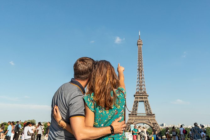 Seine Dinner Cruise, Eiffel Tower Access and Moulin Rouge Show - Dress properly or risk missing the show