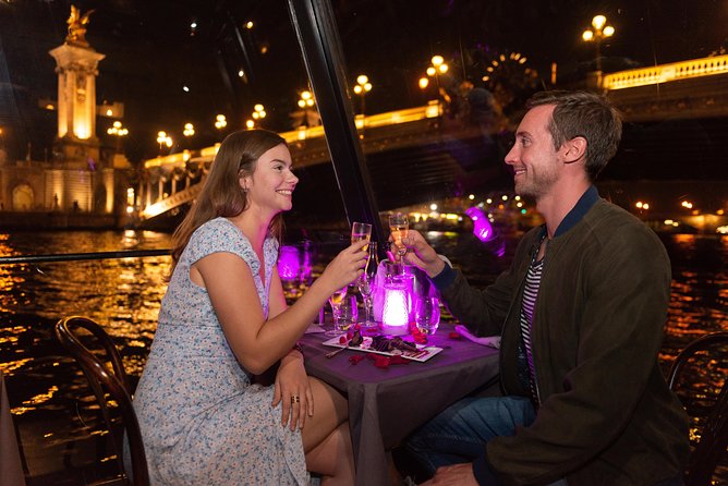 Seine Dinner Cruise, Eiffel Tower Access and Moulin Rouge Show - Guides, group size, and organization