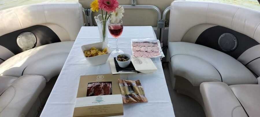 Seville: Exclusive River Boat Tour with Tapas - Key points to know before boarding