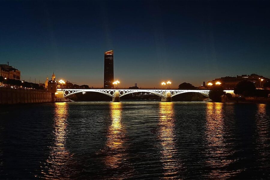 Seville: Guadalquivir Boat Tour with Optional Lunch/Dinner - The landmarks you see from the Guadalquivir