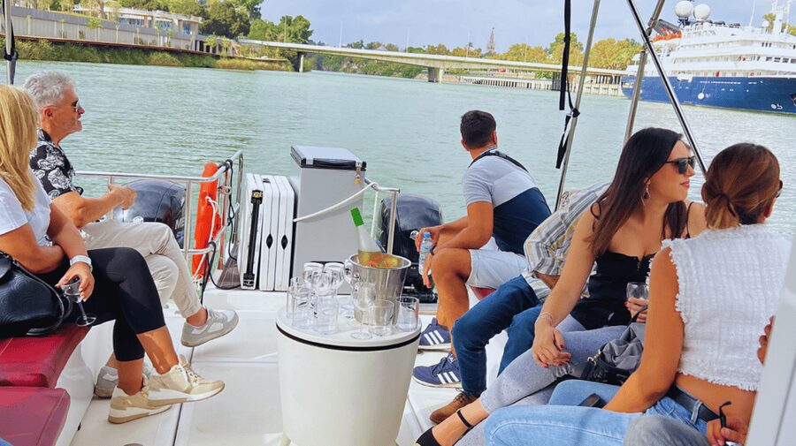 Seville: Guadalquivir River Boat Tour - Choosing the best time of day