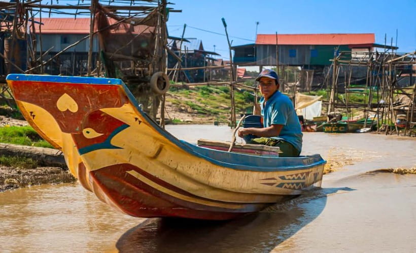 Siem Reap: Kampong Phluk Floating Village Tour with Boat - The guides make or break the afternoon