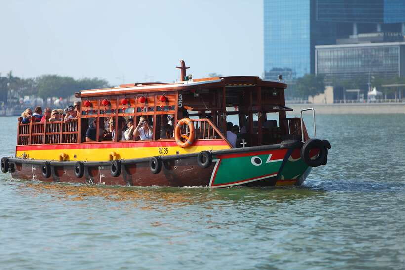 Singapore: Singapore River Cruise - Three bridges, three views of the city